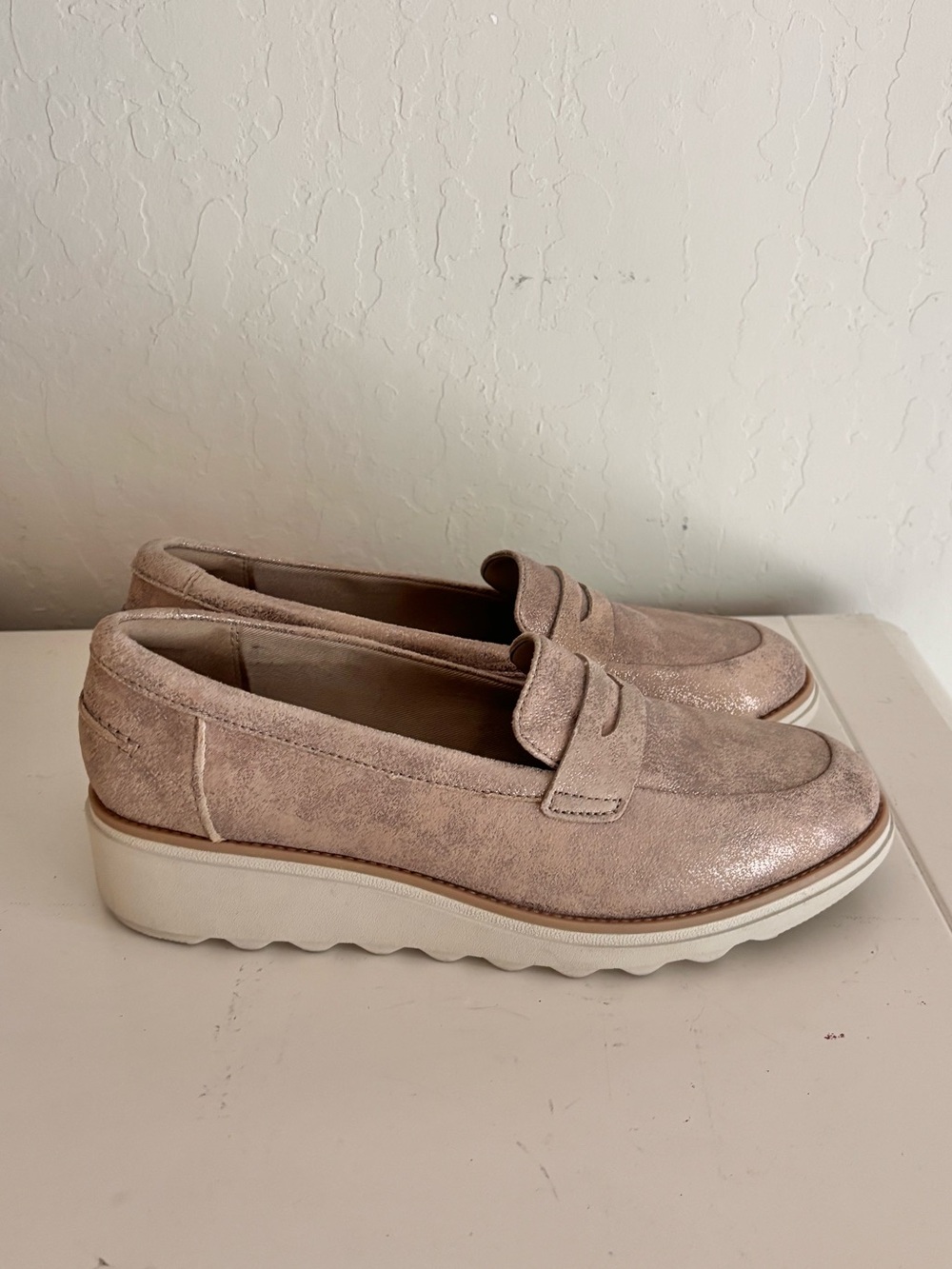 Clark’s Sharon Ranch Metallic Suede Penny Loafers Comfort Sole, Sz 8.5 - Picture 11 of 14